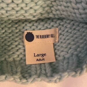 Adorable knit hat with Pom Pom